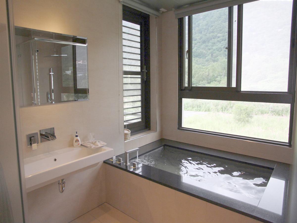 Peace Area Hot Spring Hotel Jiaoxi Dış mekan fotoğraf